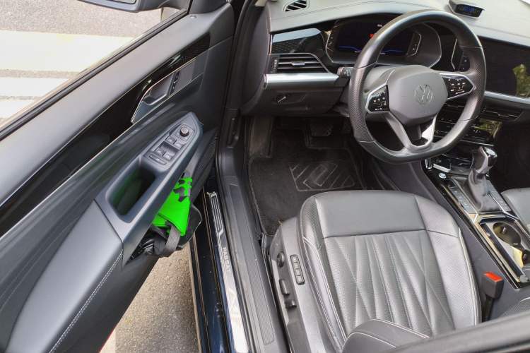 Used Volkswagen Passat 2022 330TSI Starry Luxury Edition