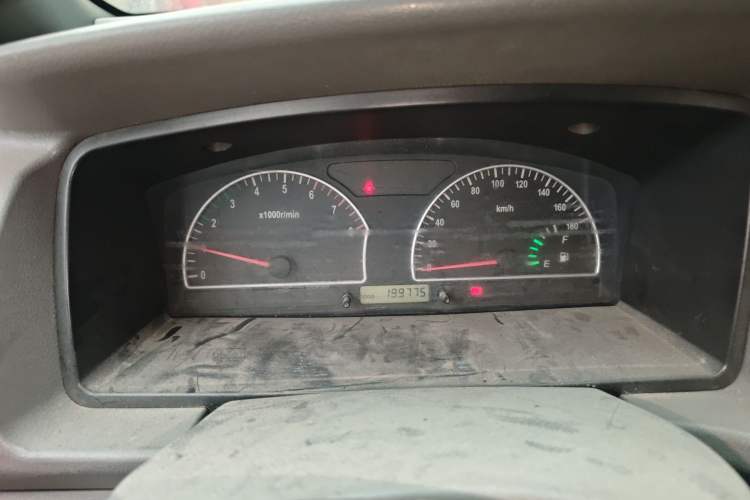 Used Dongfeng Shuaike 2013 Revised Version 1.5L Manual Standard Edition 7 Seats China IV Standard
