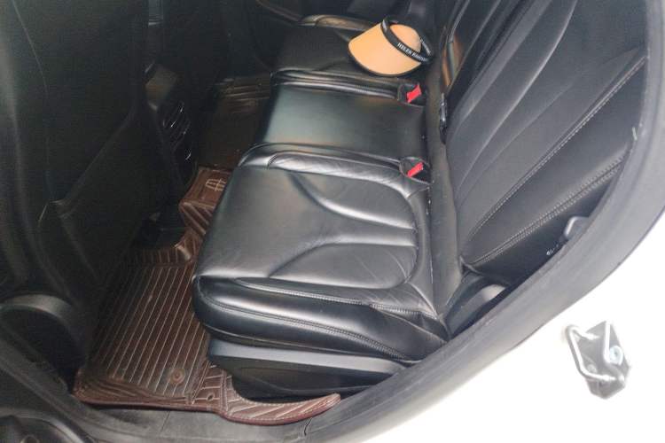 Used Lincoln MKC 2017 2.0T Two-Wheel-Drive Luxury Edition Left Rear Seat