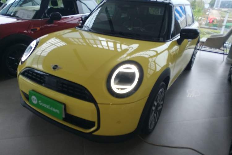 Used MINI 2025 1.5T COOPER Classic Edition Five-Door Version