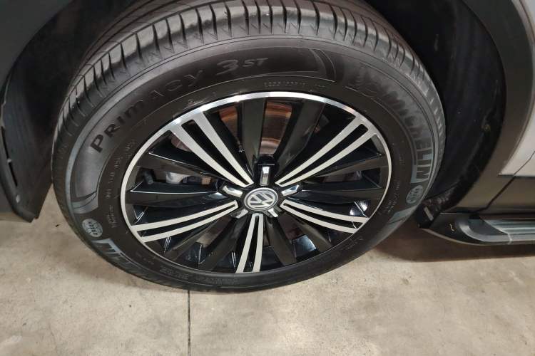 Used Volkswagen Tiguan L 2017 380TSI Automatic All-Wheel-Drive Luxury Edition
