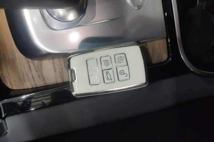 Used Land Rover Discovery Sport 2022 249 PS R-Dynamic S Performance Edition 5 Seats Vehicle Key