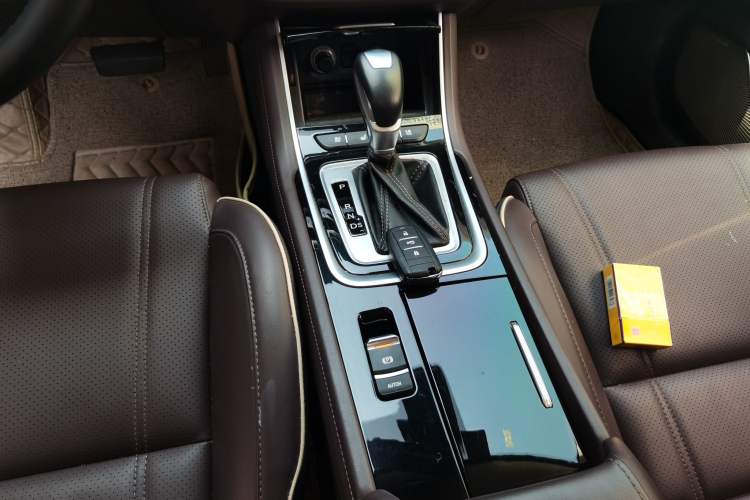 Used CHANGAN Raeton CC 2018 1.5T Automatic Zunya Model China V Standard Gear Lever