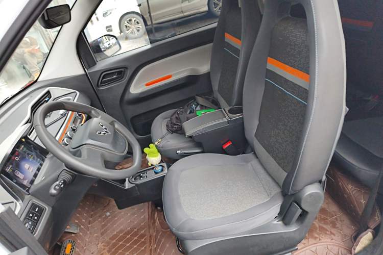Used Wuling Hongguang MINIEV 2022 Zizai Version Lithium Iron Phosphate Left Front Seat