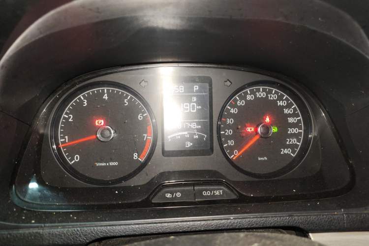 Used Volkswagen Lavida 2013 Revised Classic 1.6L Automatic Fashion Edition Instrument Cluster