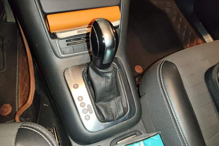 Used Volkswagen Tiguan 2016 300TSI Automatic Two-Wheel Drive Trend Edition Gear Lever