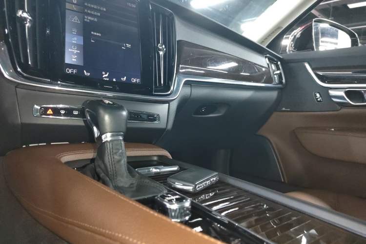 Used Volvo S90 2017 T4 Zhiyuan Edition