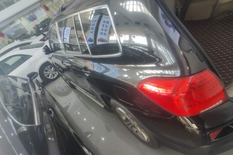 Used Toyota Highlander 2012 2.7L Two-Wheel Drive 7-Seater Luxury Edition