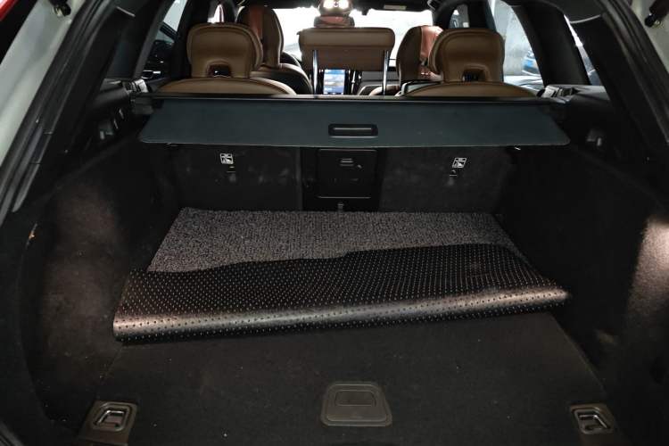 Used Volvo XC60 2022 B5 4x4 Zhiyi Luxury Edition Trunk