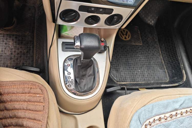 Used Volkswagen Lavida 2011 2.0L Automatic Premium Edition Gear Lever