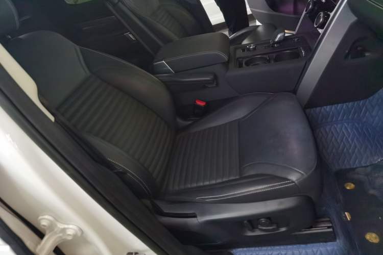 Used Land Rover Discovery 2023 Revised Version 360 PS R-Dynamic S