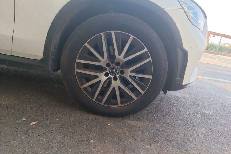 Used Mercedes-Benz GLC Coupe 2023 GLC 260 4MATIC Coupe SUV Right Front Wheel Hub