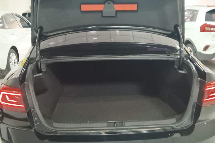 Used Volkswagen Magotan 2020 280TSI DSG Comfort Edition Trunk