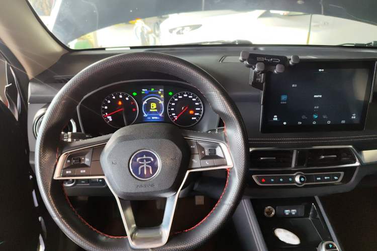 Used BYD Song 2020 Classic Edition 1.5T Automatic Elite Model Center Console