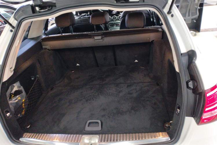 Used Mercedes-Benz C-Class 2017 C 200 station wagon Trunk