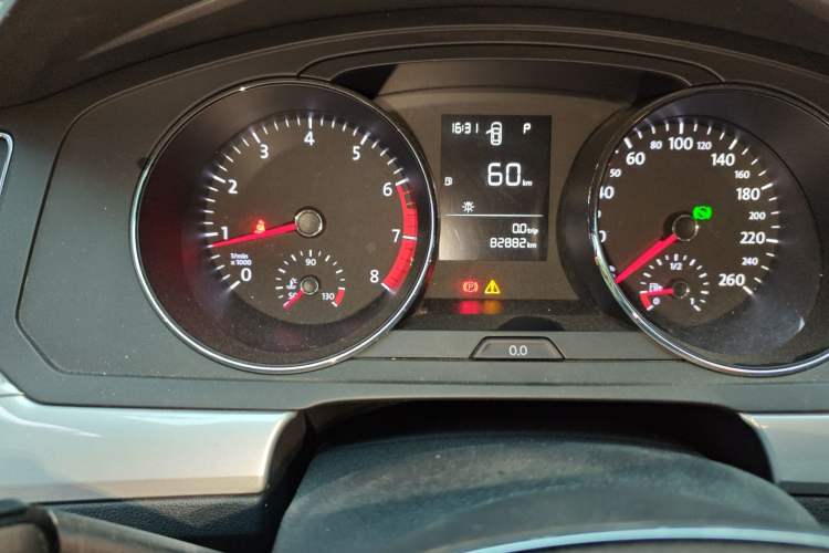 Used Volkswagen Lamando 2015 230TSI DSG Fashion Edition Odometer Close Up