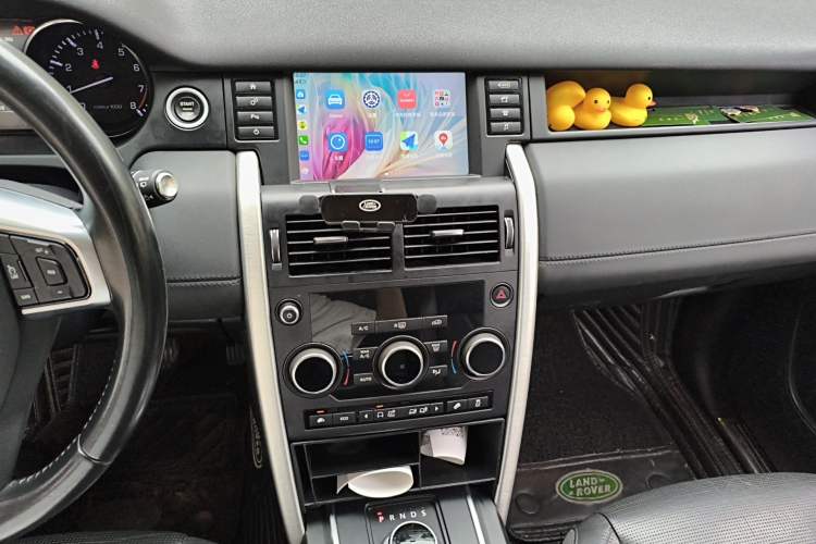 Used Land Rover Discovery Sport 2016 2.0T SE Audio And AC Panel