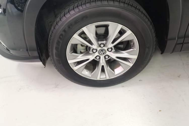 Used Toyota Highlander 2015 2.0T Two-Wheel Drive Elite Edition 5 Seats Left Front Wheel Hub