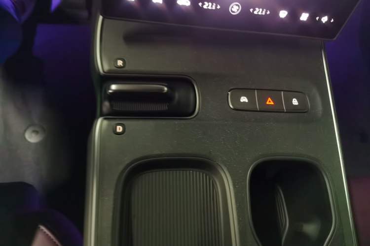 Used Nio ET5T 2023 75 kWh Touring Gear Lever