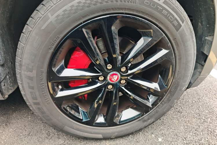 Used Jaguar F-PACE 2016 2.0T Two-Wheel-Drive R-Sport Sport Edition Right Front Wheel Hub