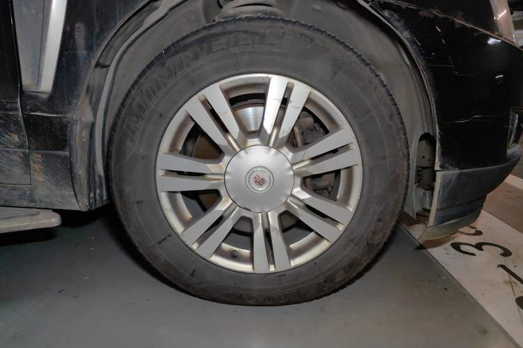 Used Cadillac SRX 2013 3.0L Luxury Model Right Front Wheel Hub