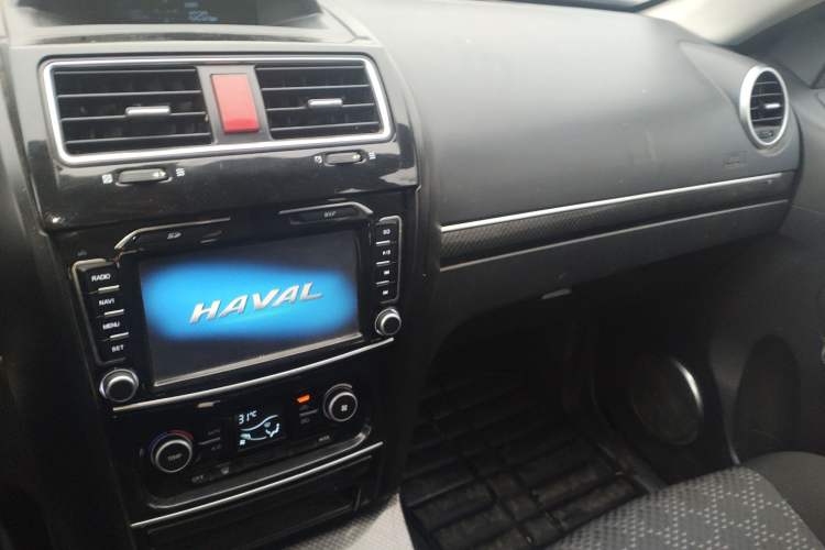 Used Haval H5 Classic 2015 2.0T Manual Two-Wheel Drive Advanced Version Audio And AC Panel