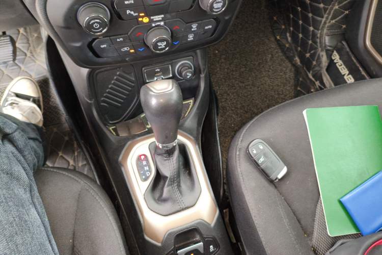 Used Jeep Renegade 2018 Connected Large Screen Version 180T Automatic High-Energy Edition
