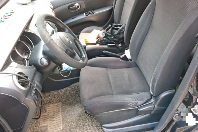 Used Nissan Livina 2010 Jingyue Edition 1.6L Manual All-Around Model Left Front Seat