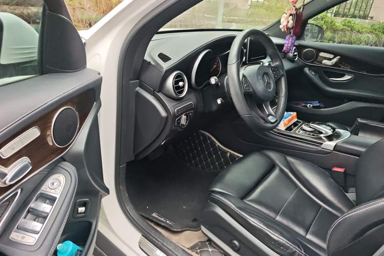 Used Mercedes-Benz GLC 2017 GLC 260 4MATIC Dynamic Edition Driver Seat