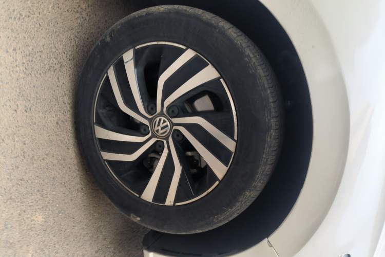 Used Volkswagen Bora Pure Electric 2020 Shan Model Right Front Wheel Hub