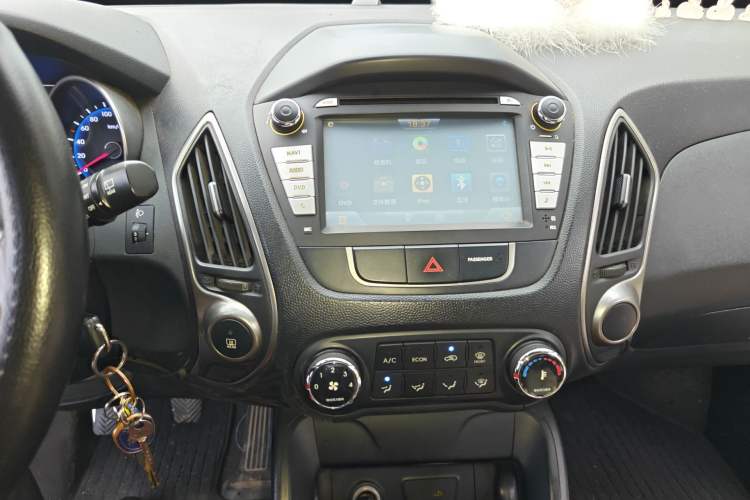 Used Hyundai ix35 2013 2.0L Manual 2WD Comfort GL China IV Standard Audio And AC Panel