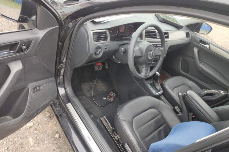 Used Volkswagen Santana 2015 1.6L Automatic Comfort Edition Driver Seat