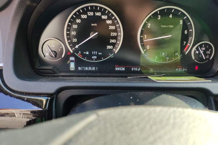 Used BMW 5 Series GT 2015 528i Leading Model Odometer Close Up