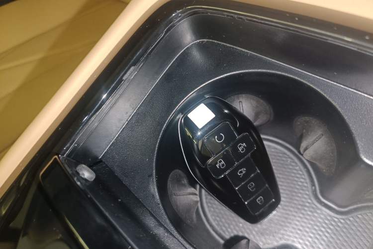 Used Denza D9 2025 DM-i Smart Drive 1020 Four-Wheel Drive Premium Model