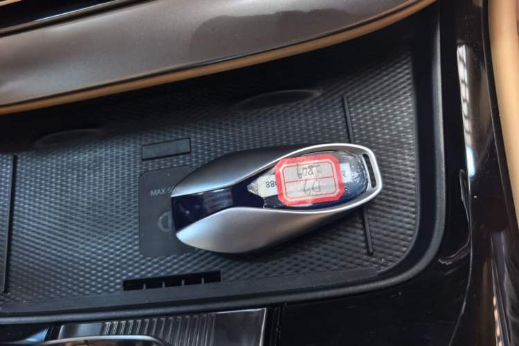 Used Denza D9 2025 DM-i Intelligent Drive 1020 Four-Wheel Drive Flagship Model