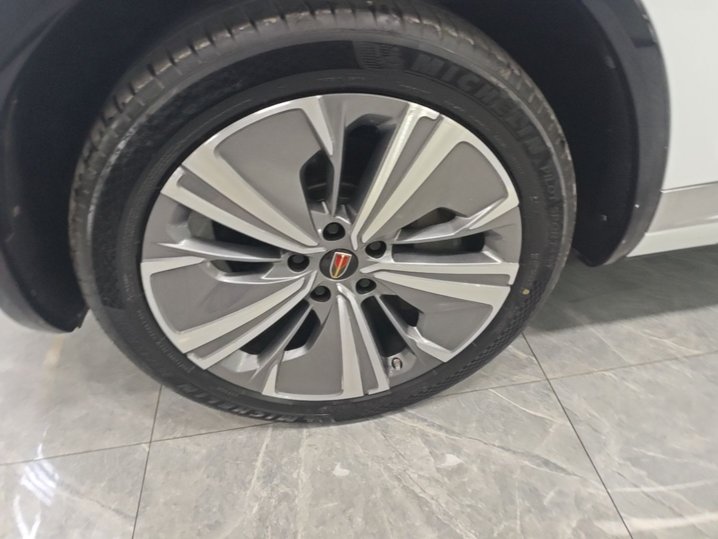 Hongqi E-HS9 2022 690 km Range Flagship Edition Six Seats — снимка 10