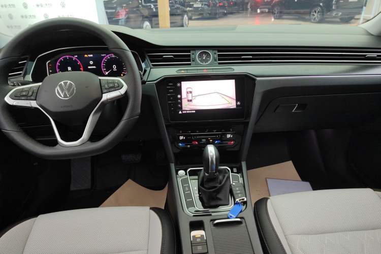 Used Volkswagen Magotan 2026 30 Million Vehicles Selected Model 380TSI DSG Luxury Edition Audio And AC Panel