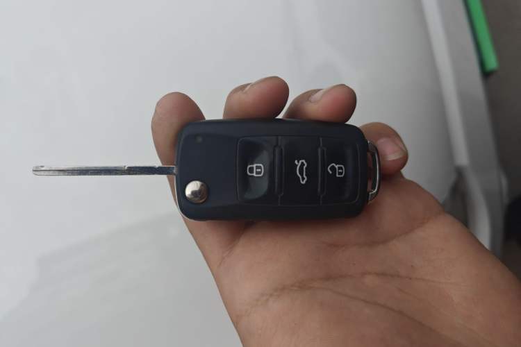 Used Volkswagen up! 2015 1.0L move up!
