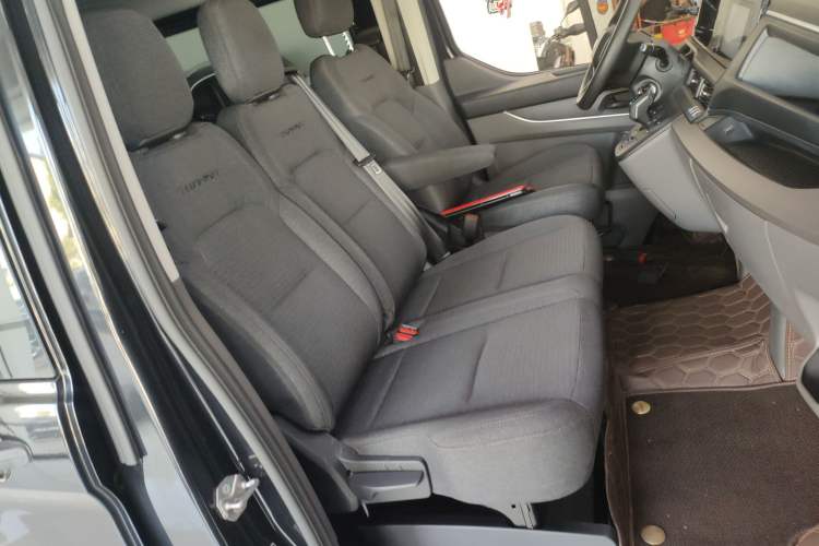 Used Ford Transit 2023 2.0T Gasoline Automatic Multi-Function Commercial Vehicle Short Wheelbase Low Roof 5/6 Seats