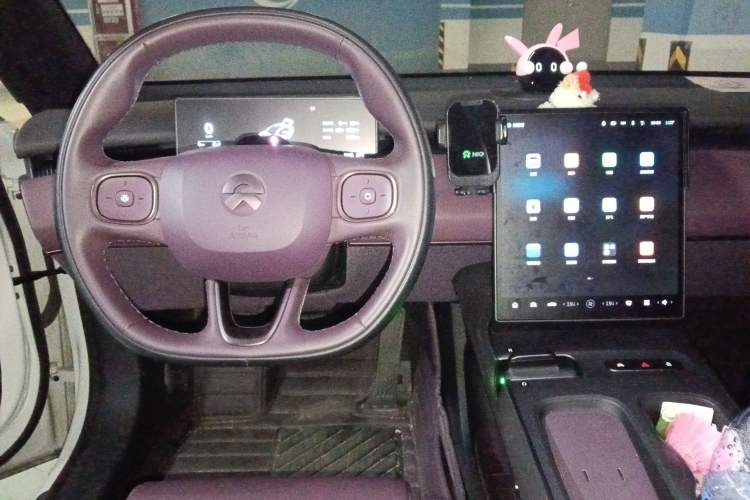 Used Nio ET5 2022 75 kWh Center Console