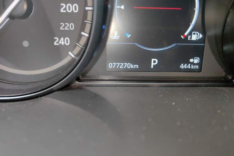 Used Land Rover Discovery 2019 3.0 SC V6 SE Odometer Close Up