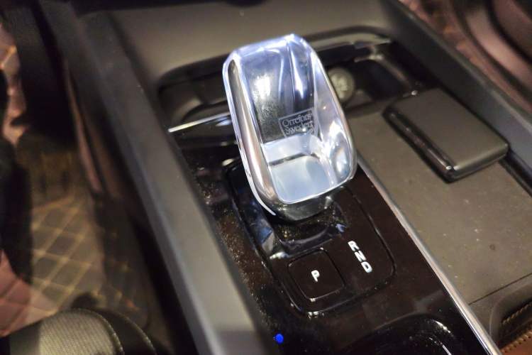 Used Volvo XC60 New Energy 2024 T8 Plug-in Hybrid Long-Range All-Wheel Drive Zhiyuan Polar Night Edition