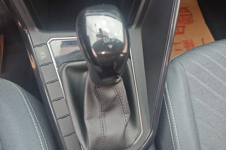 Used Volkswagen Lavida 2023 New Rui 1.5L Automatic New Yi Edition Gear Lever