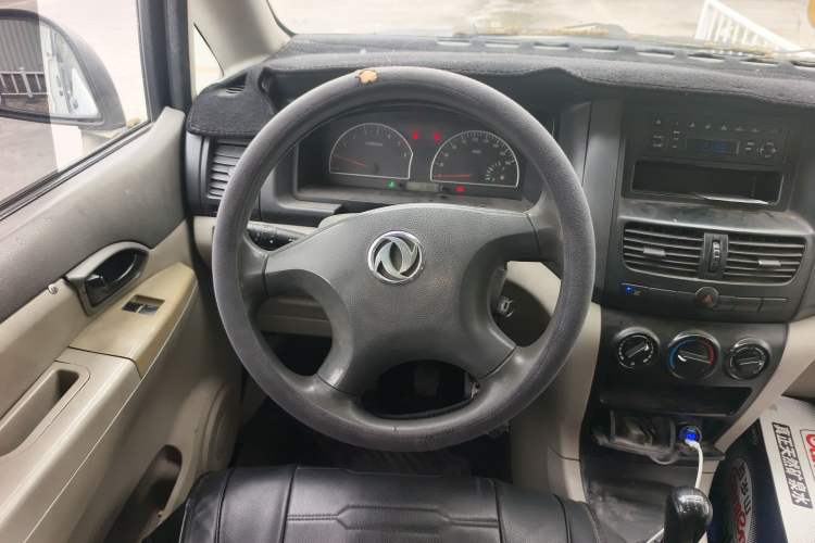 Used Dongfeng Shuaike 2013 Revised Version 1.5L Manual Standard Trim 5 Seats China V Emission Standard Steering Wheel