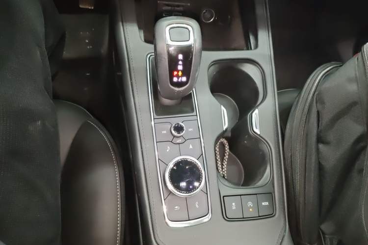 Used Cadillac XT4 2018 28T Two-Wheel Drive Leading Version Gear Lever