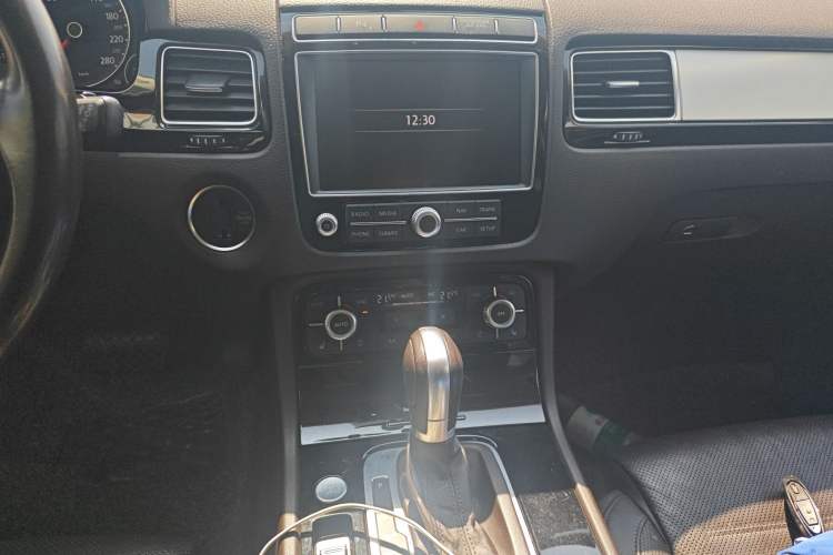 Used Volkswagen Touareg 2017 3.0 TSI Touareg Edition Audio And AC Panel