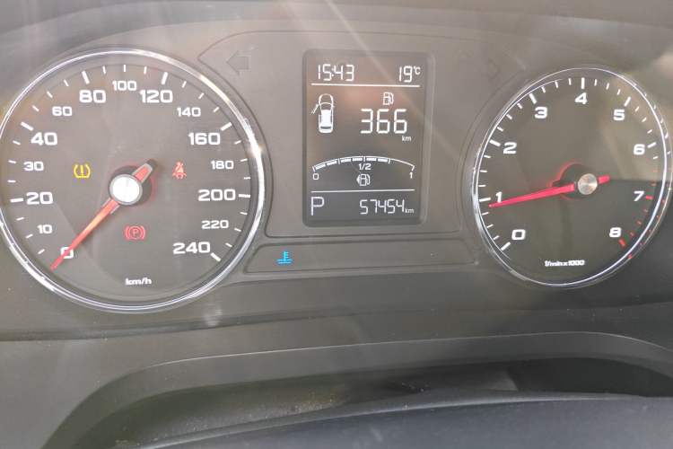 Used Roewe i6 2019 PLUS 1.6L CVT 4G Connected Flagship Deluxe Edition Odometer Close Up