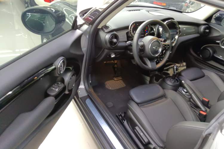 Used MINI 2022 Updated 1.5T COOPER Classic Edition
