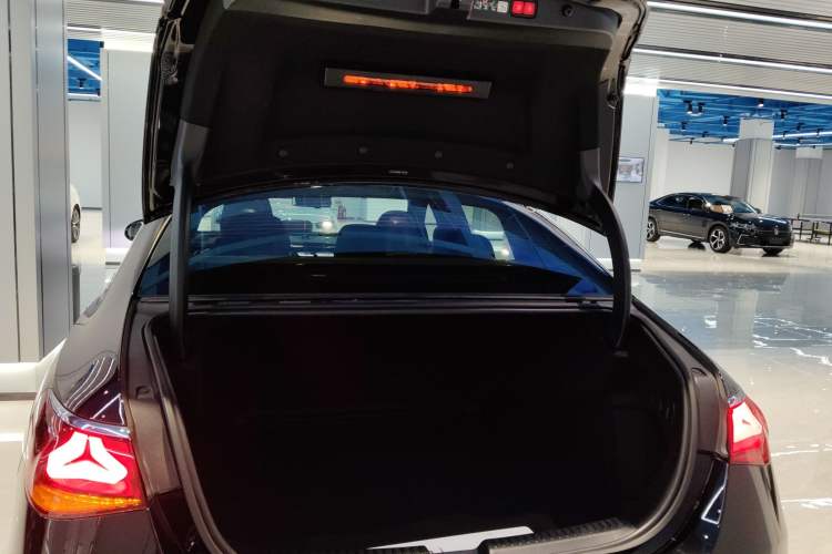 Used Mercedes-Benz E-Class 2024 Facelift E 300 L Luxury Edition