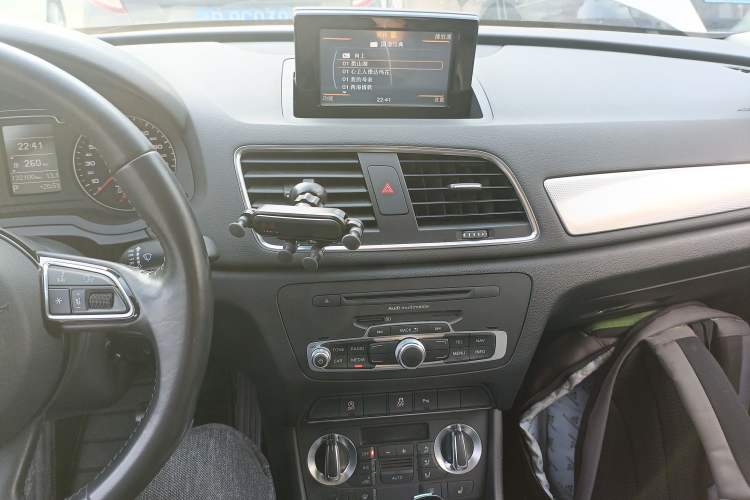 Used Audi Q3 2015 35 TFSI Comfort Model Audio And AC Panel